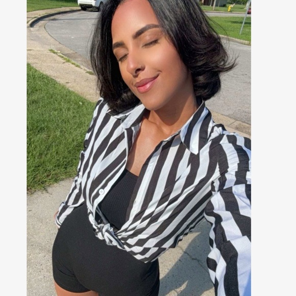 Vertical Stripes Black and White Collar Shirt Button Down - Picture 12 of 16